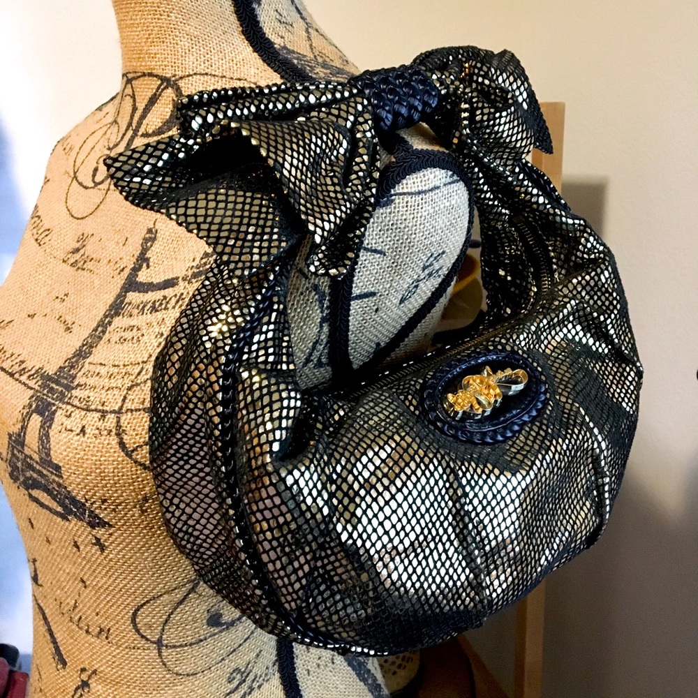 Betsey Johnson vintage gold bag! 💛 - Picture 8 of 8